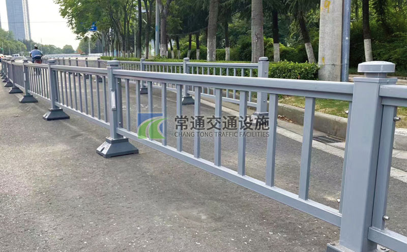 無錫道路護(hù)欄灰色市政機(jī)非隔離護(hù)欄